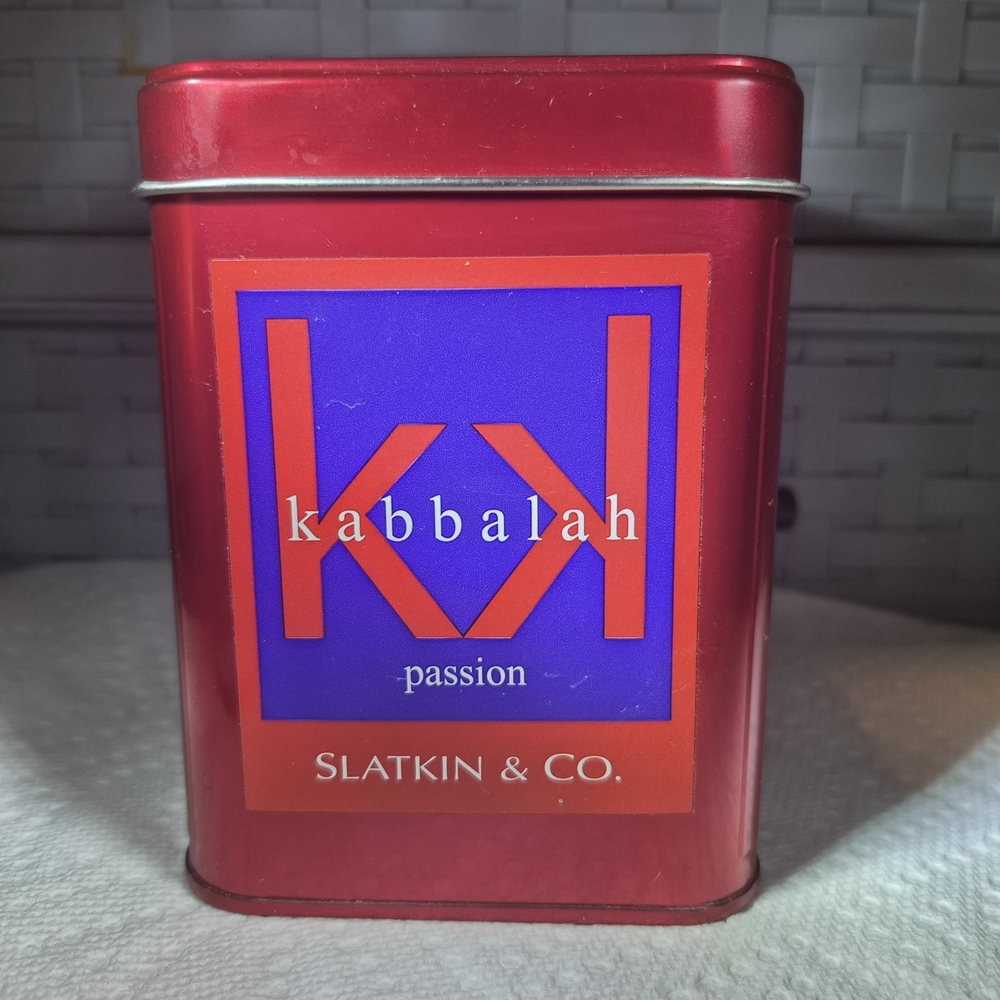 Passion Slatkin & Co Kabbalah Candle & Red String